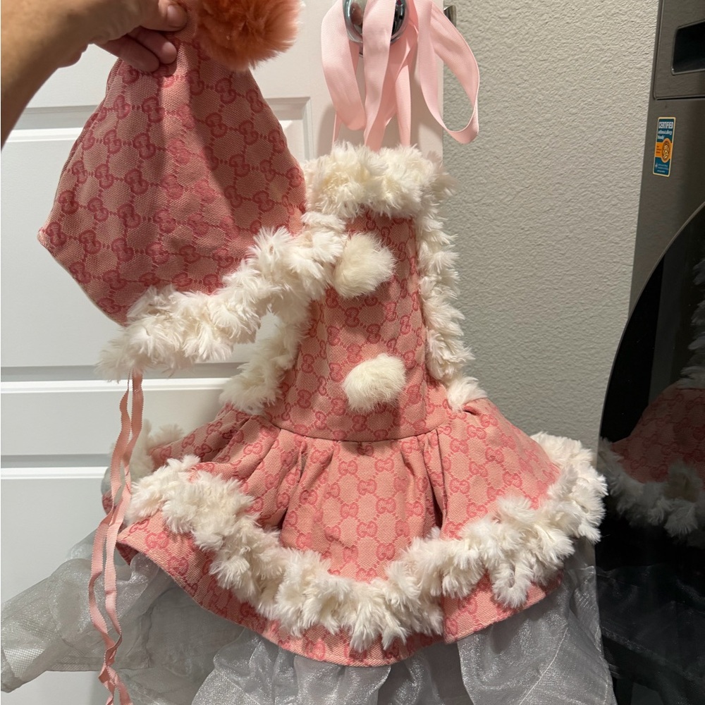 Gucci Pink and Cream dress with hat trade for Catherine
